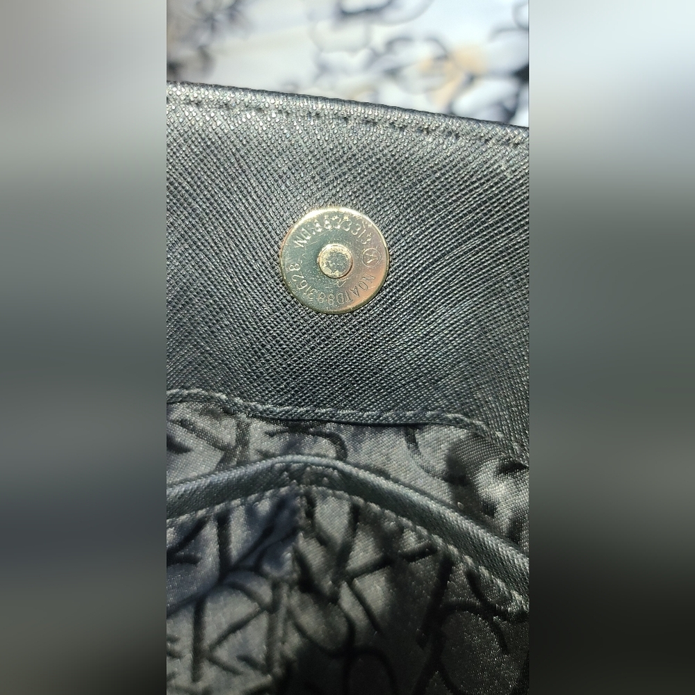 Calvin Klein Purse š - Picture 15 of 16